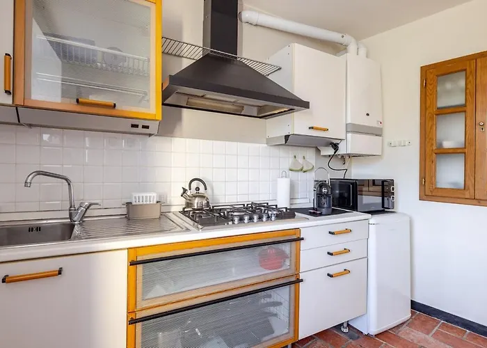 Quiet And Cozy With Wi-fi Casa Prearino Daire